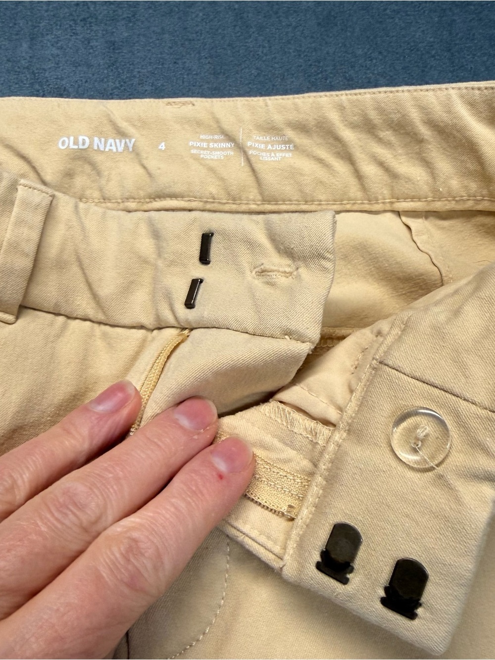 Old Navy Women’s Skinny Pants in Light Tan - Picture 3 of 6